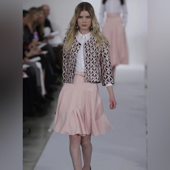 Oscar de la Renta 2013 Suit (6) - Picture 3 of 13